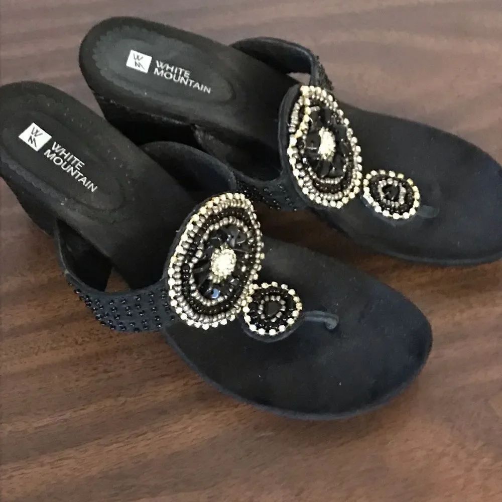 White Mountain size 8.5 wedge sandals with Richie stone accents excellent